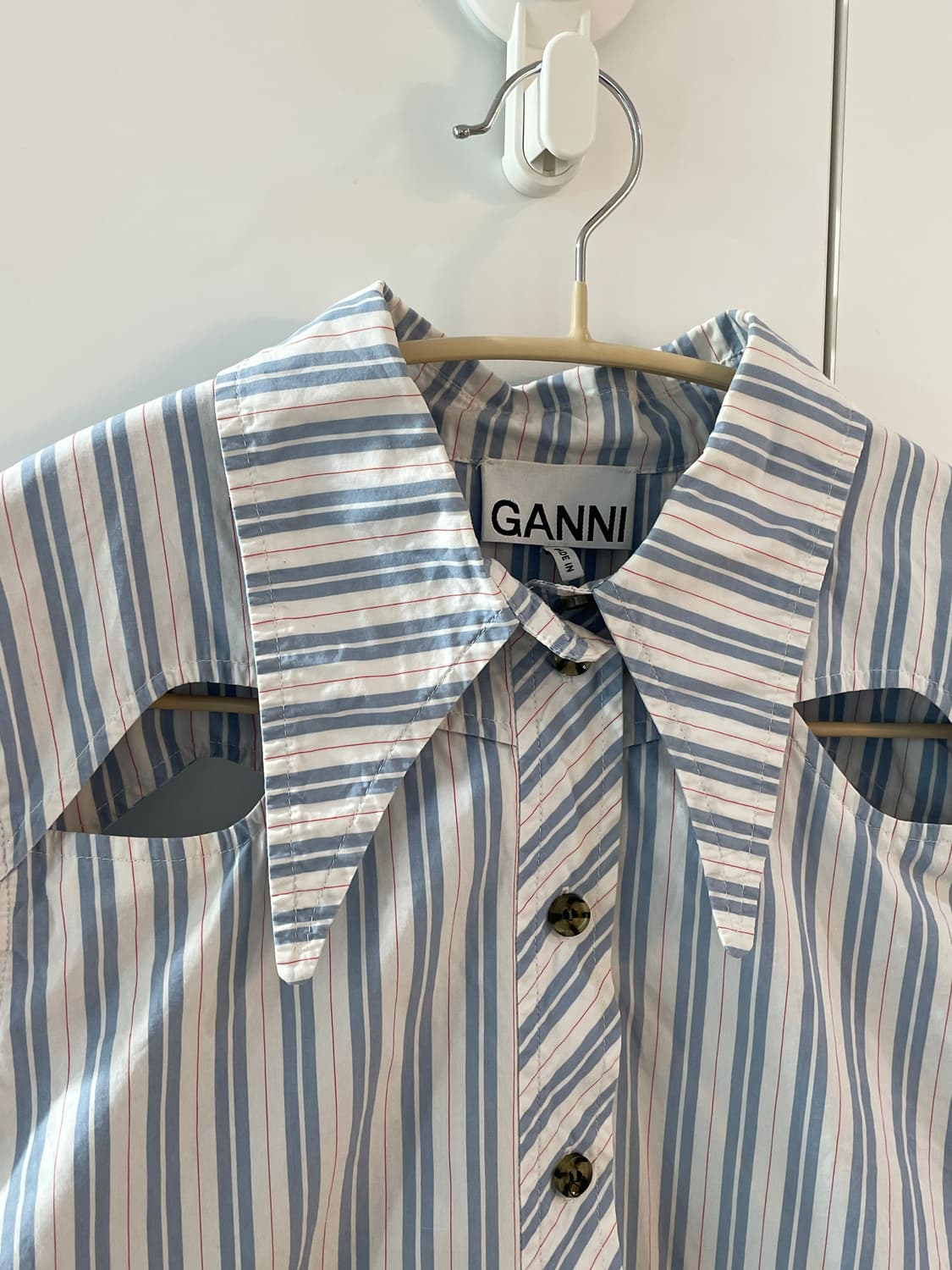 Ganni 스트라이프 컷아웃 셔츠 상품이미지2