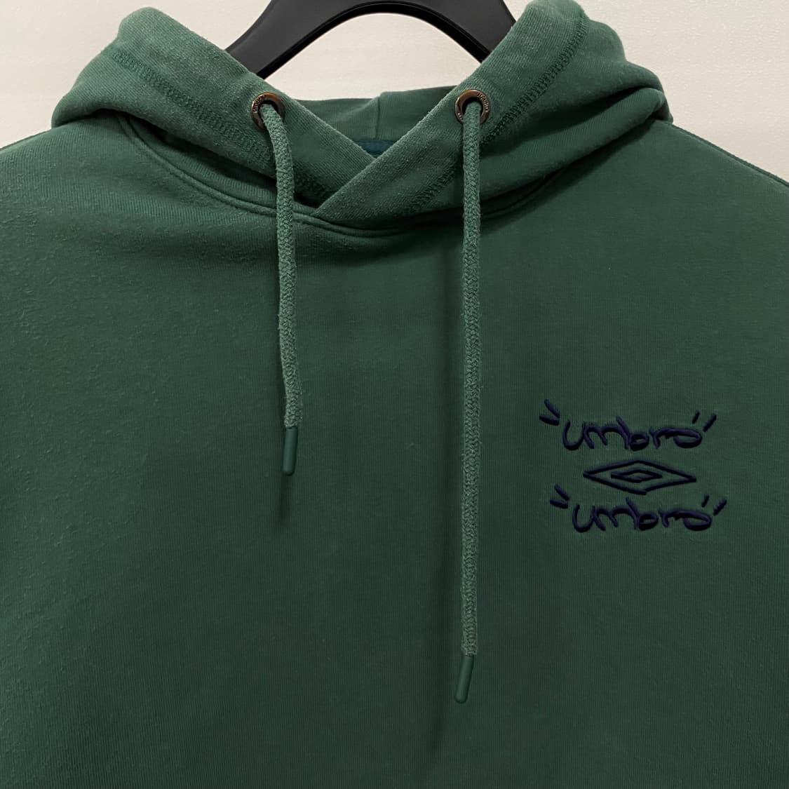 엄브로 백프린팅 후드 티셔츠 다크그린 상품이미지4