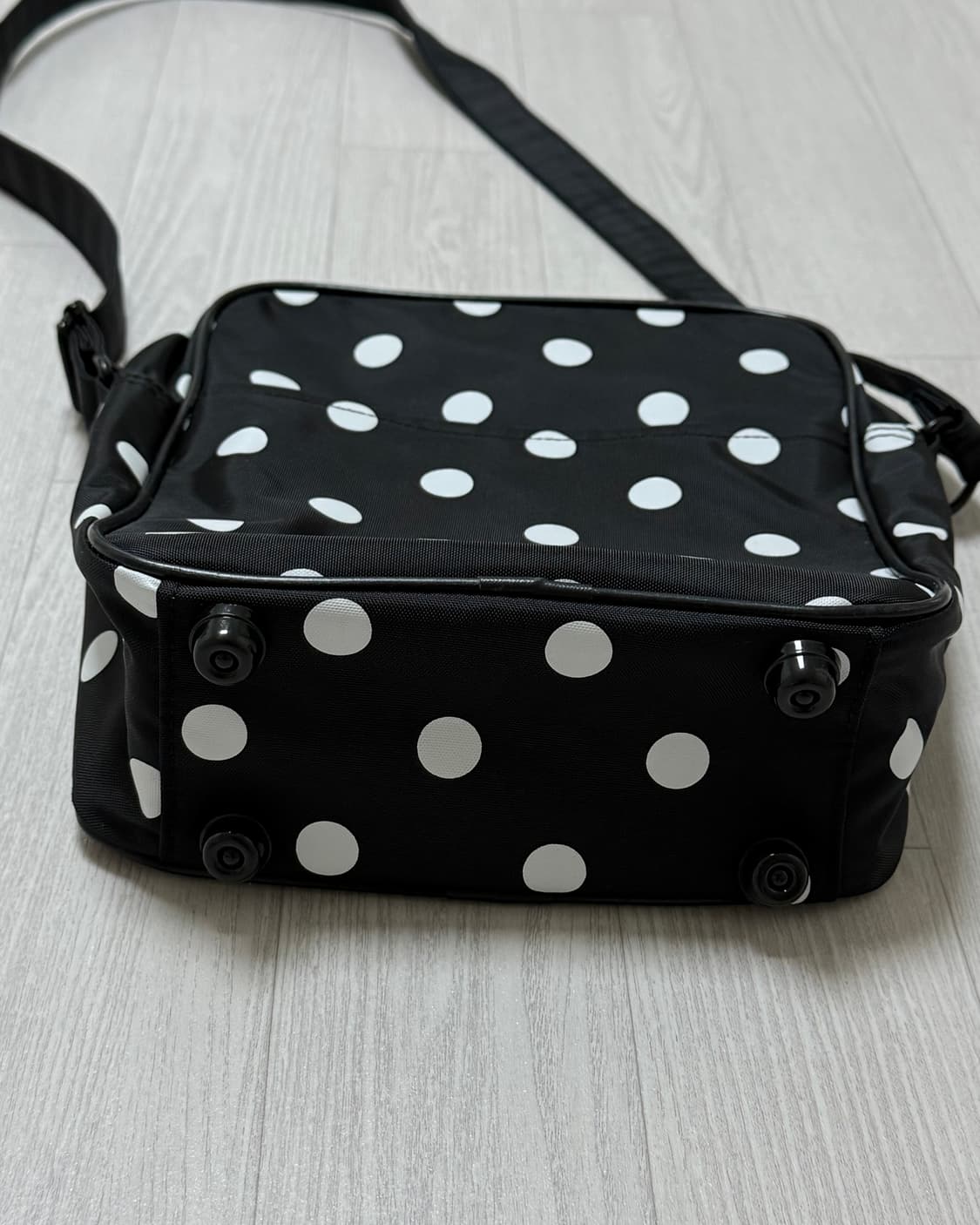 에이프릴에잇X베테제 도트 미니 크로스백 상품이미지3