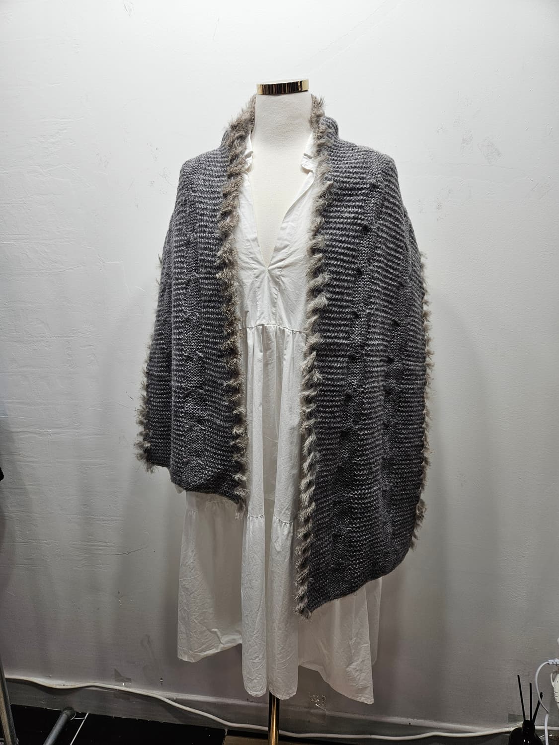 토끼털 트리밍 회색 니트 머플러 상품이미지3