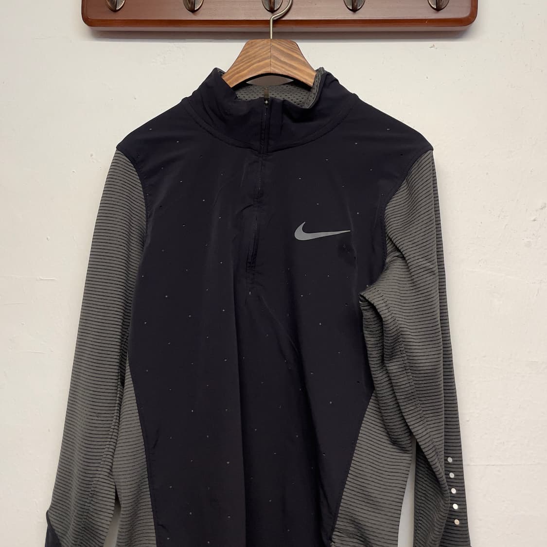 나이키 (우먼) 러닝 에어로리액트 롱 슬리브  상품이미지3