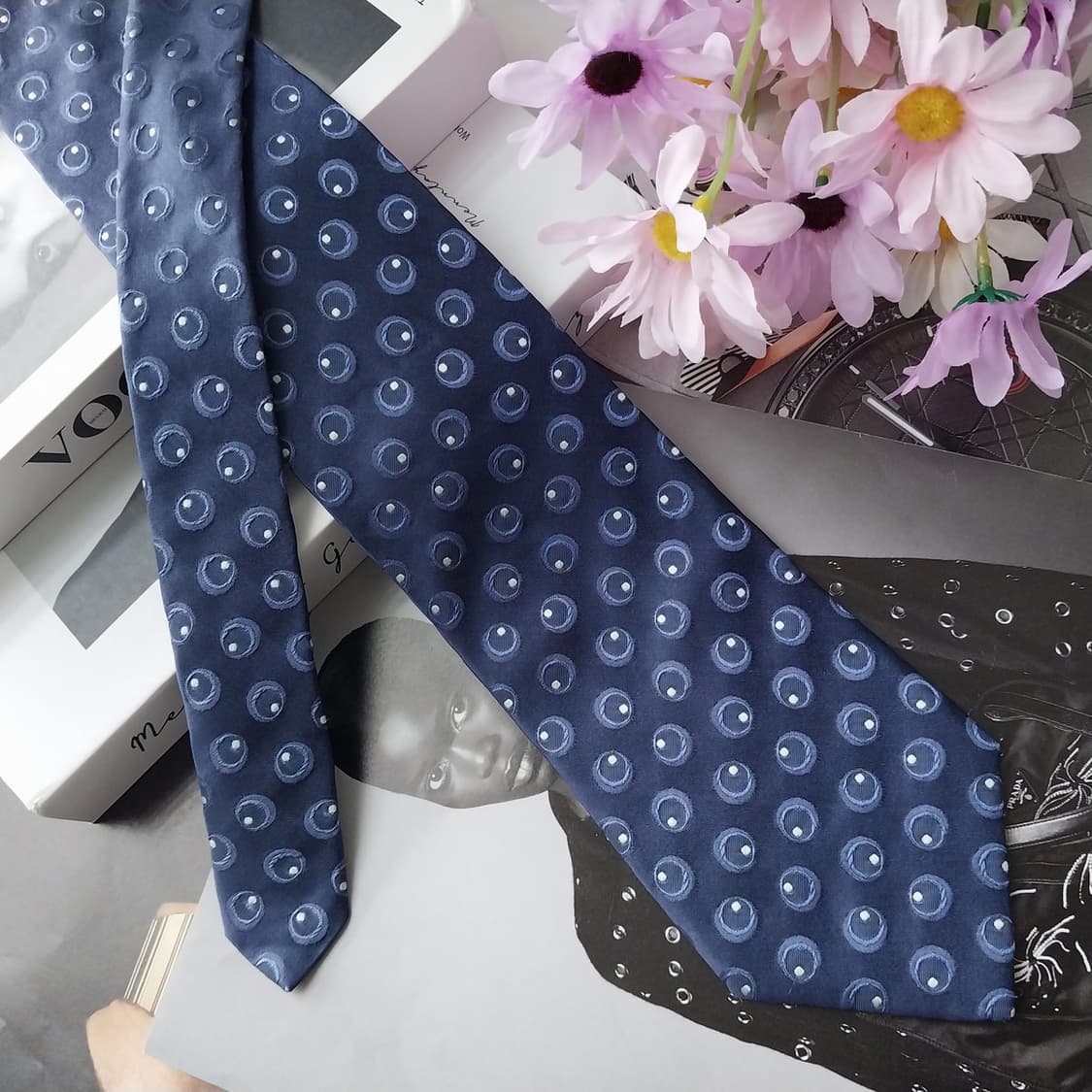 휴고보스 네이비 자카드 도트 패턴 넥타이 9.3cm A+등급 K2617
 상품이미지4