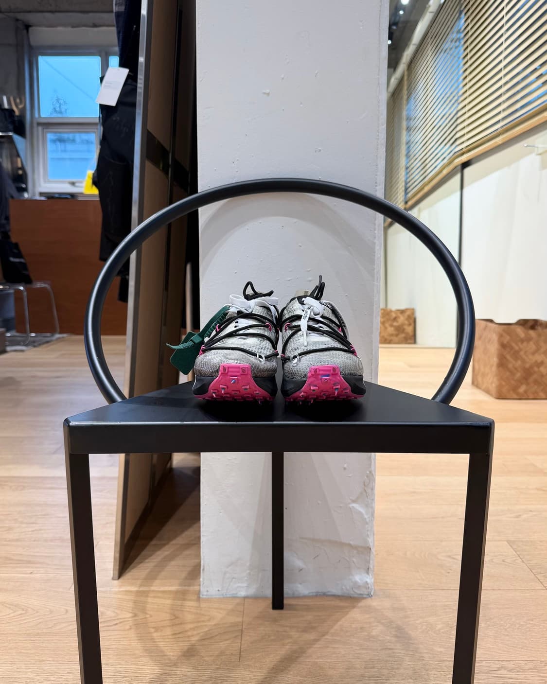 오프화이트 x 나이키 블랙핑크 베이퍼 스트리트 스니커즈  상품이미지4