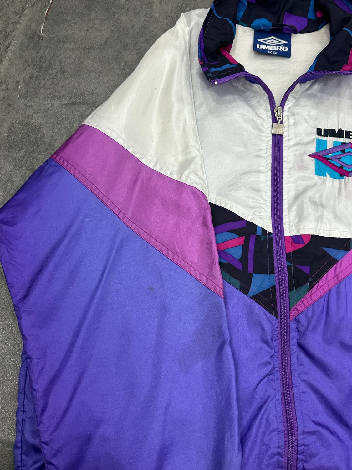 엄브로 올드스쿨 바람막이 상품이미지4