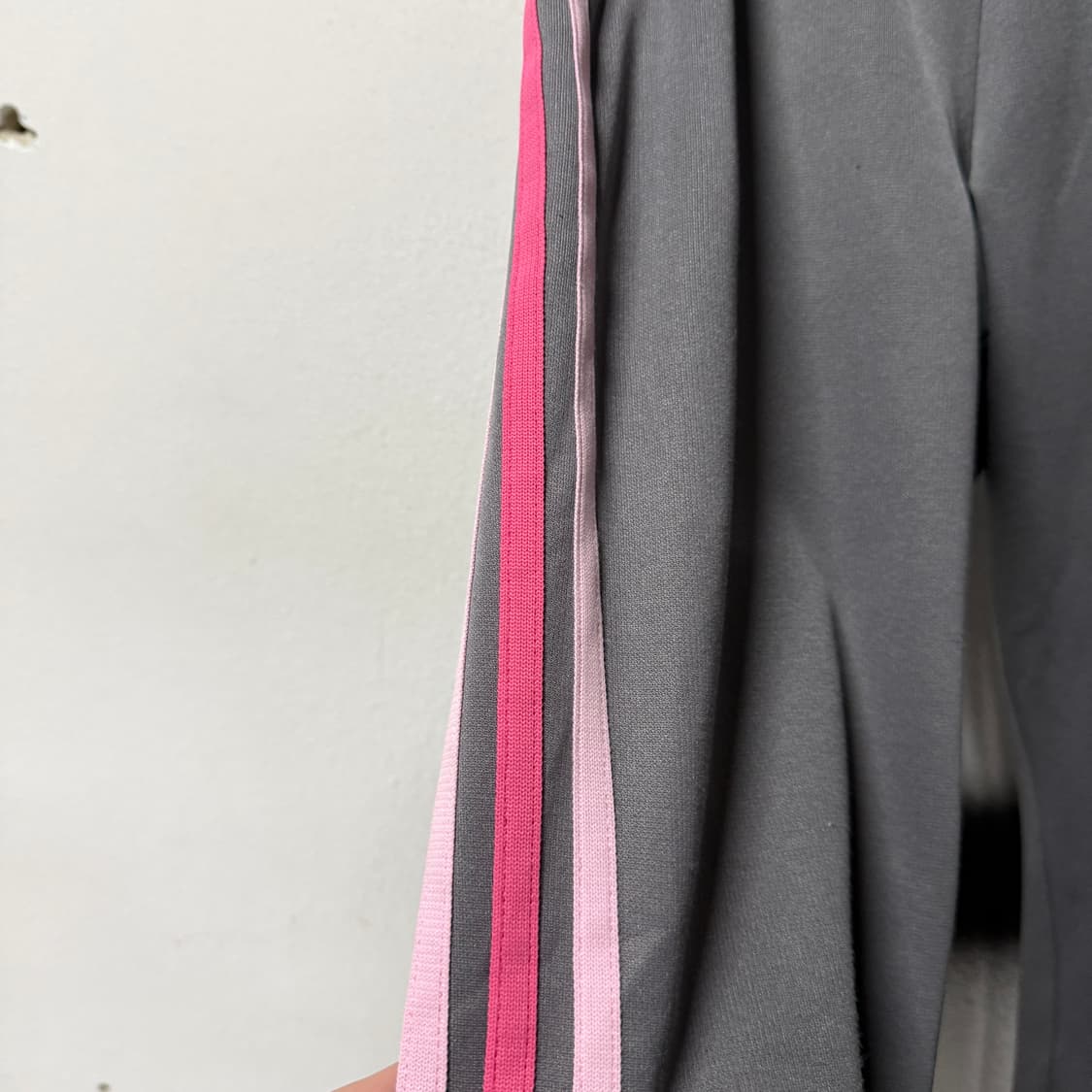 아디다스 핑크 삼선 라인 배색 세미 부츠컷 트랙 팬츠 상품이미지3