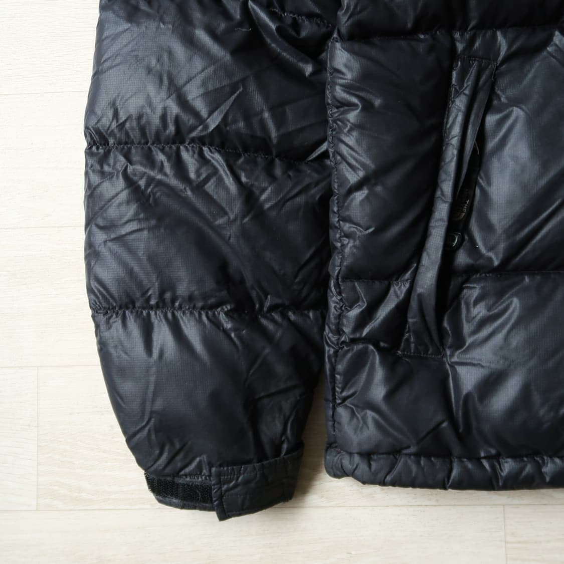 노스페이스 700 눕시 패딩 블랙 XS 상품이미지4