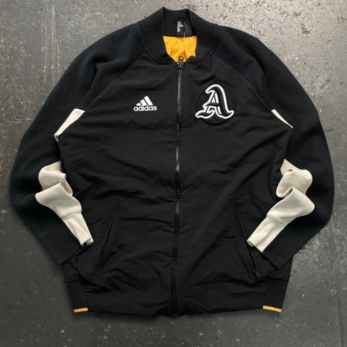 100 아디다스 VRCT 자켓 상품이미지1