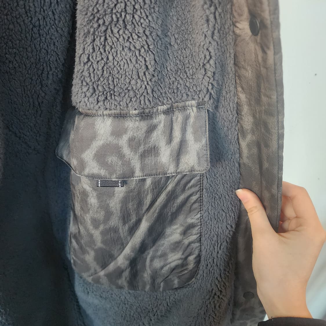 코오롱스포츠 레오파드 퀼팅 리버시블 롱 코트 상품이미지4