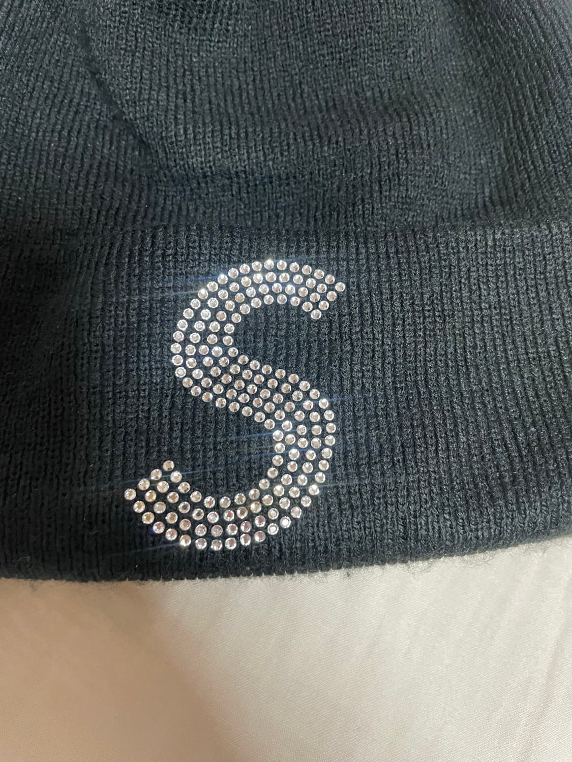 슈프림 뉴에라 스와로브스키 S 로고 비니 블랙 - 21SS 상품이미지2