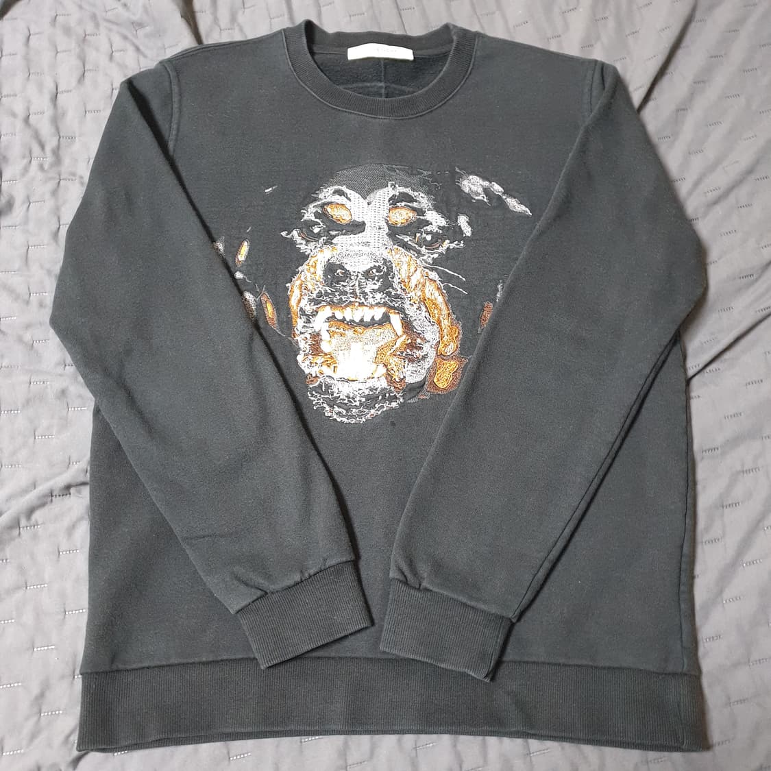 지방시 로트와일러 맨투맨 상품이미지1