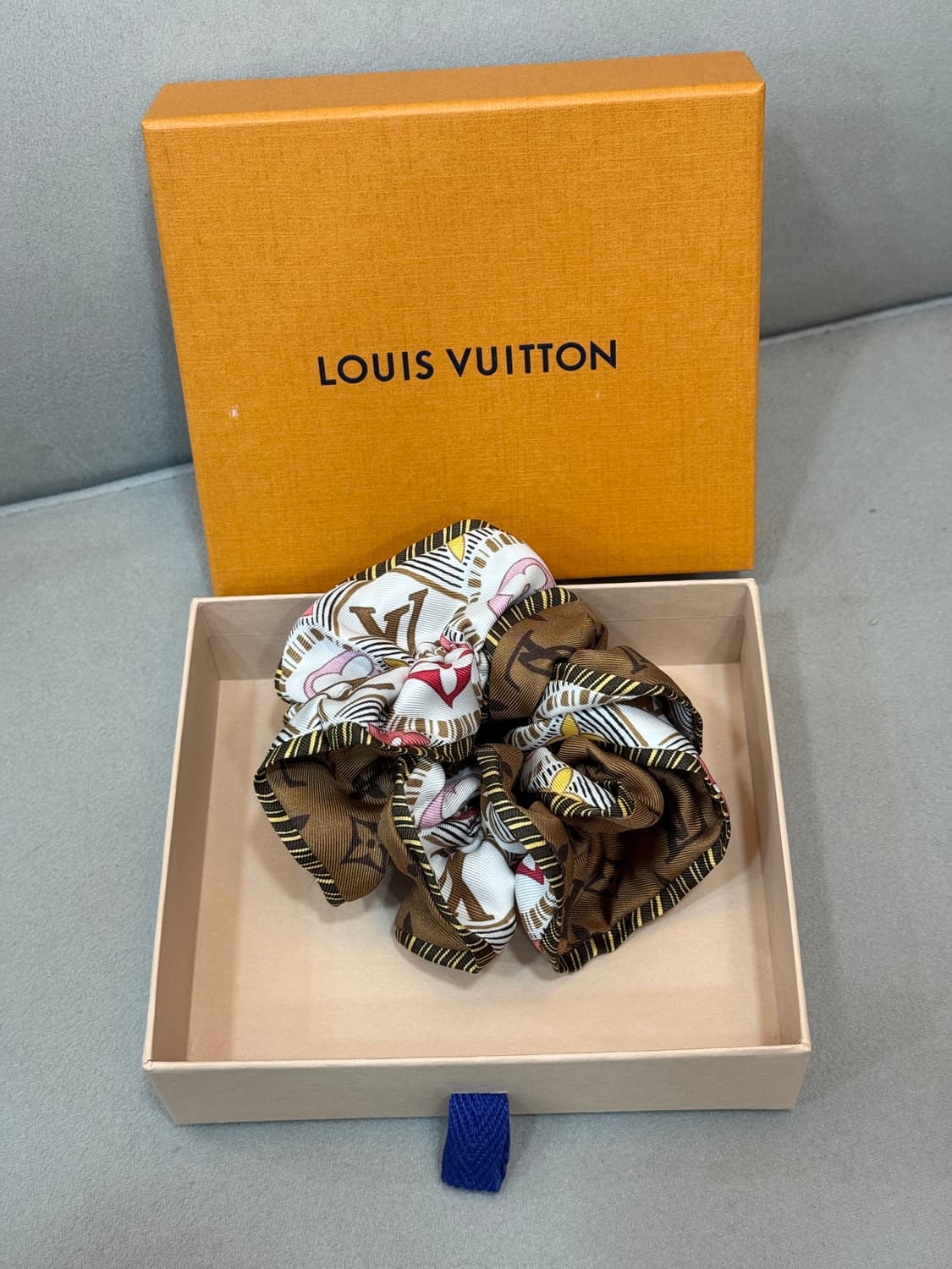 새상품급 루이비통 슈슈 곱창 헤어 머리띠  상품이미지1
