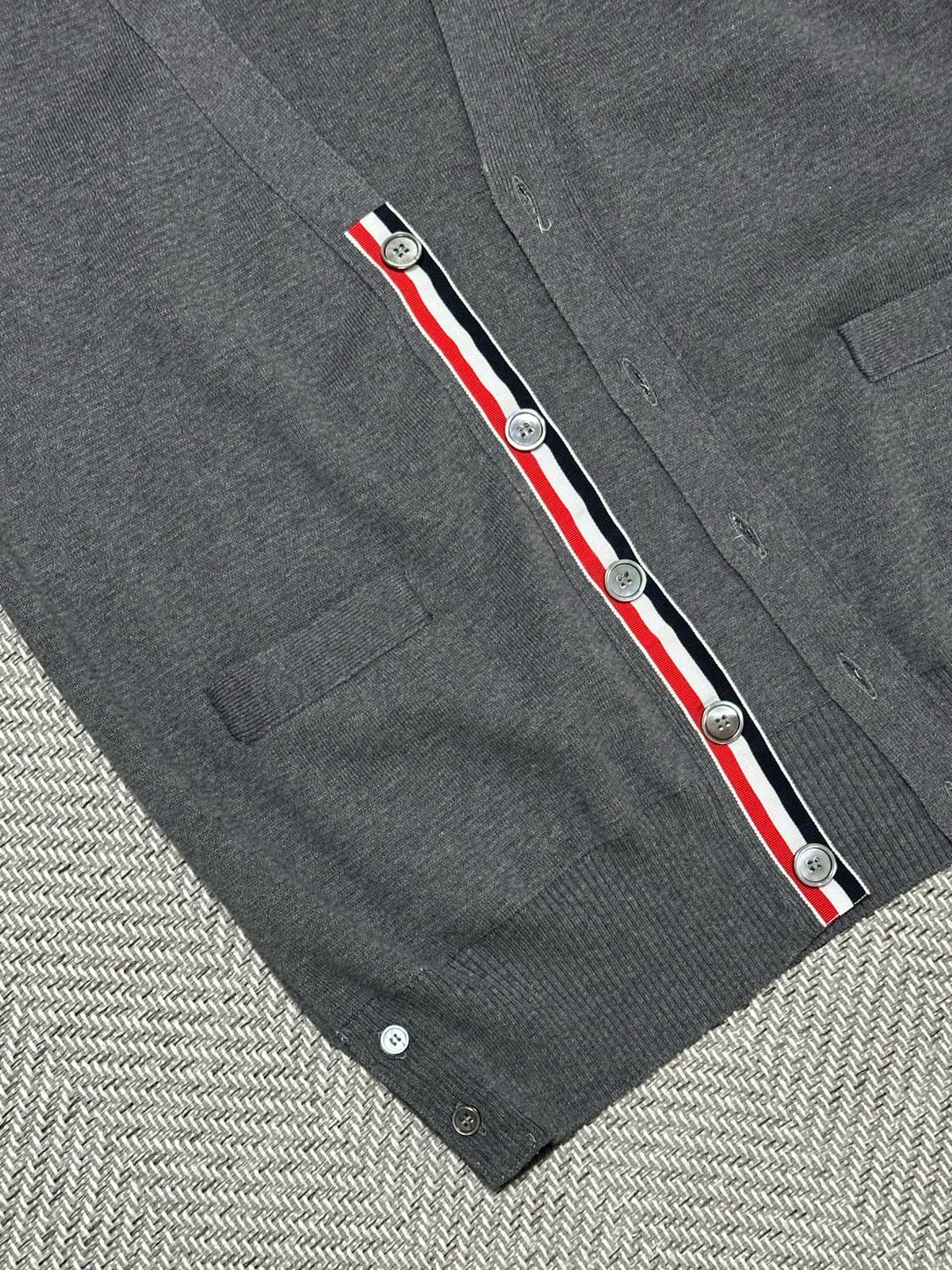 [새상품급] 톰브라운 밀라노스티치 가디건 상품이미지3