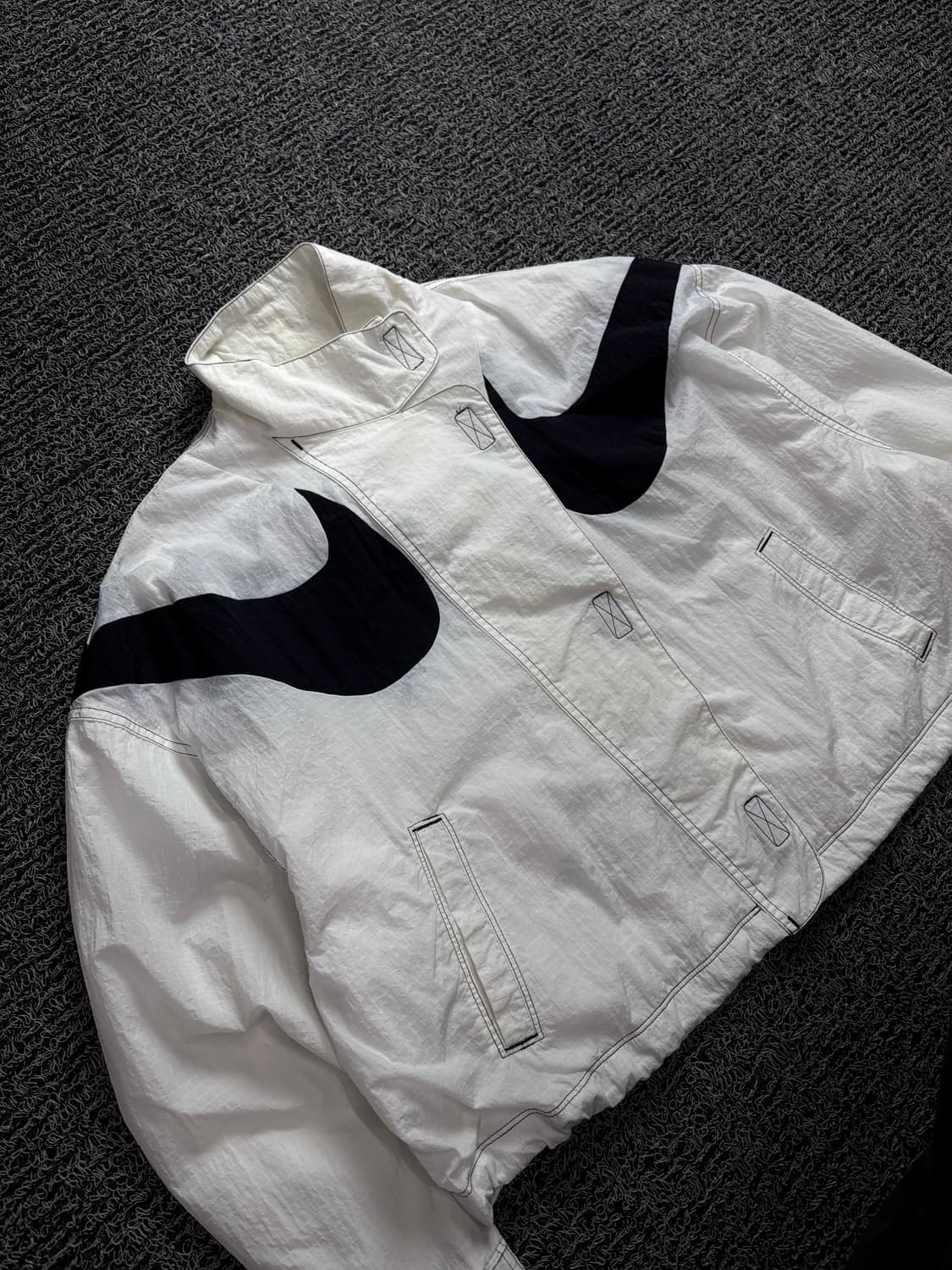 나이키 우먼스 더블 빅스우시 나일론 박시핏 크롭 바람막이 1462 상품이미지1