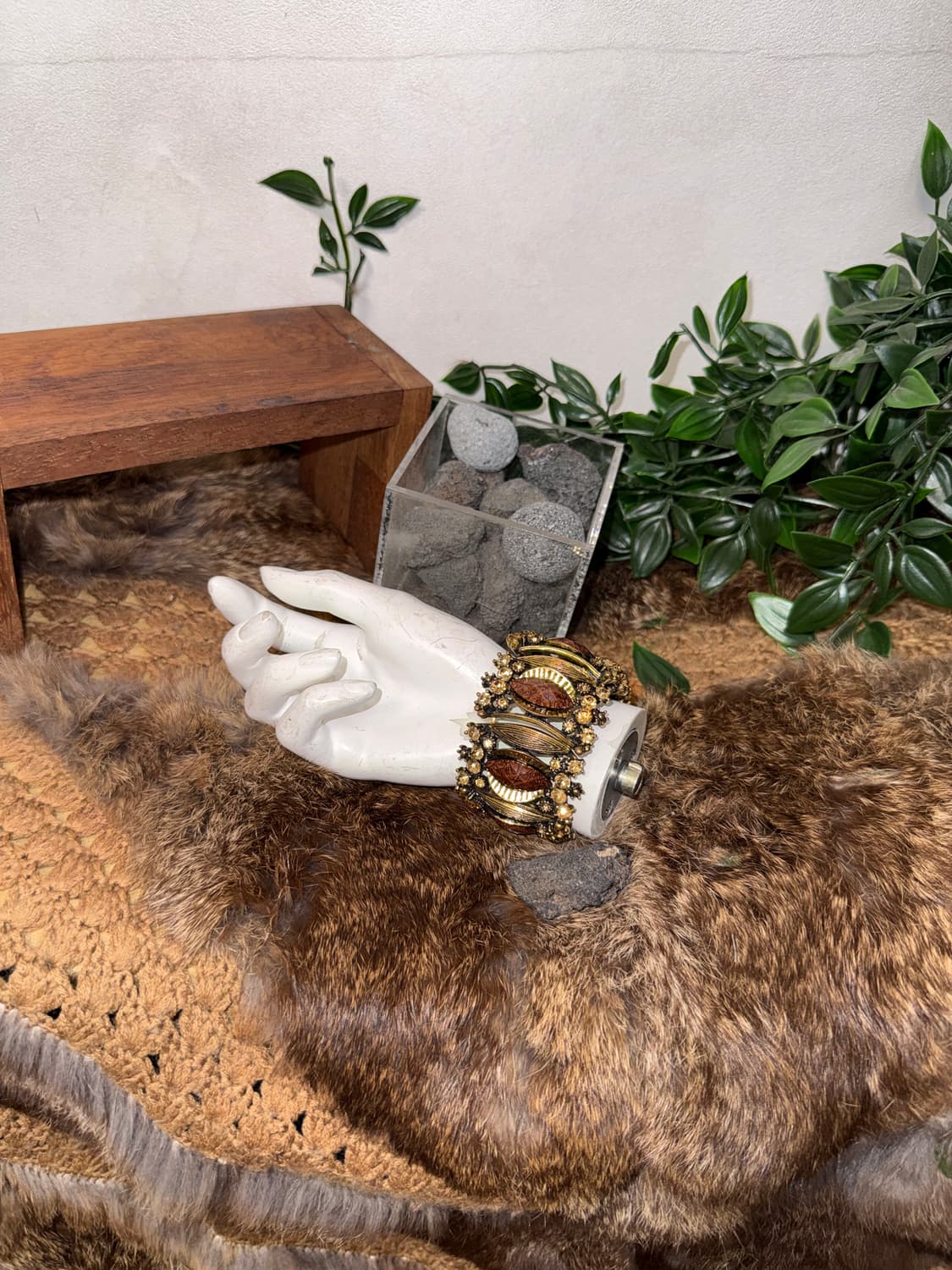 Gold brown cubic gemstone bangle  상품이미지3