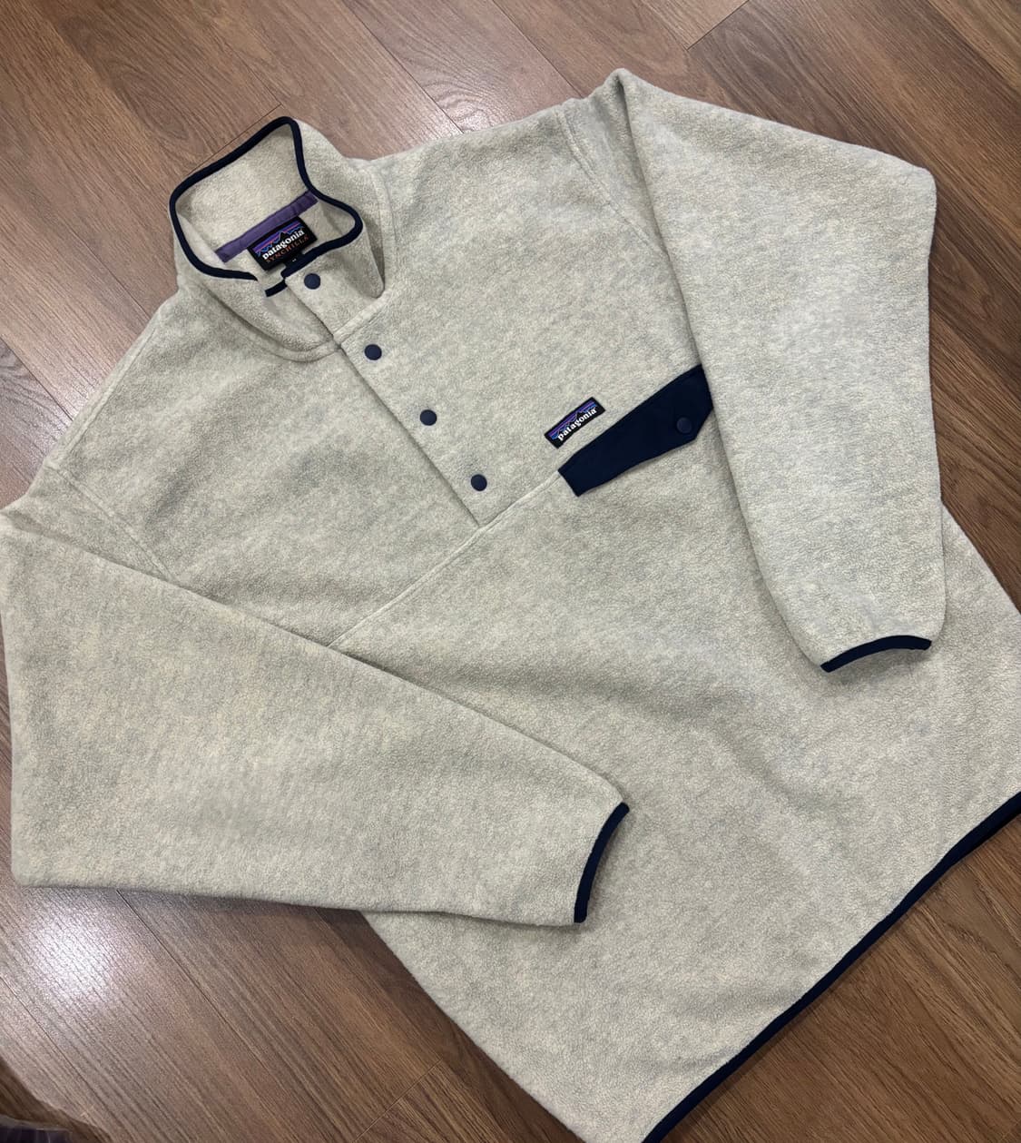 파타고니아  헤비웨이트 신칠라 오트밀 M사이즈 판매합니다. 상품이미지2