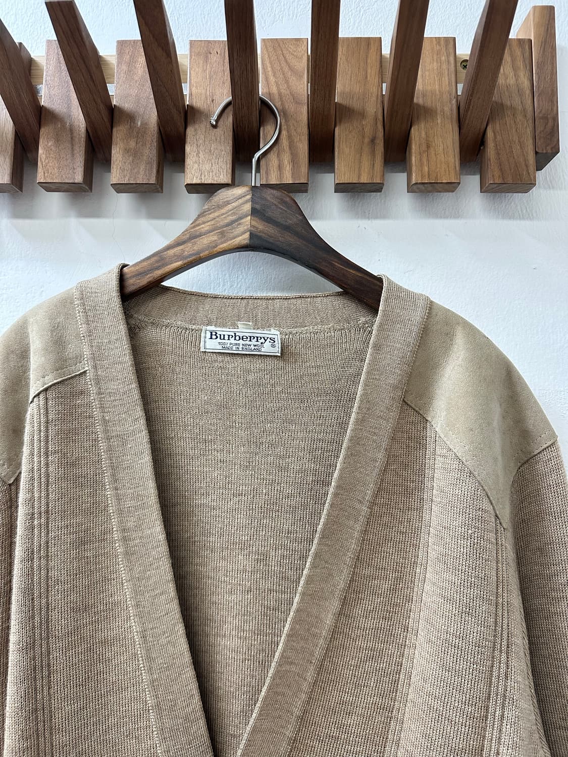 드라이완료 Burberrys Beige Suede Patch Knit 상품이미지2