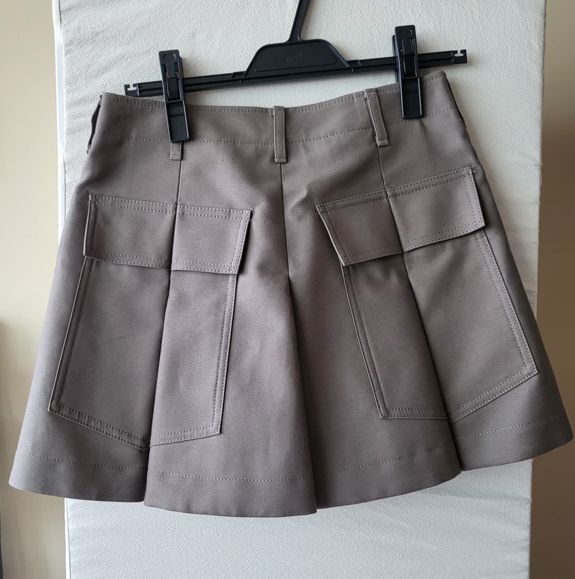 Sacai x WTAPS Cotton Back Satin Shorts
 상품이미지4