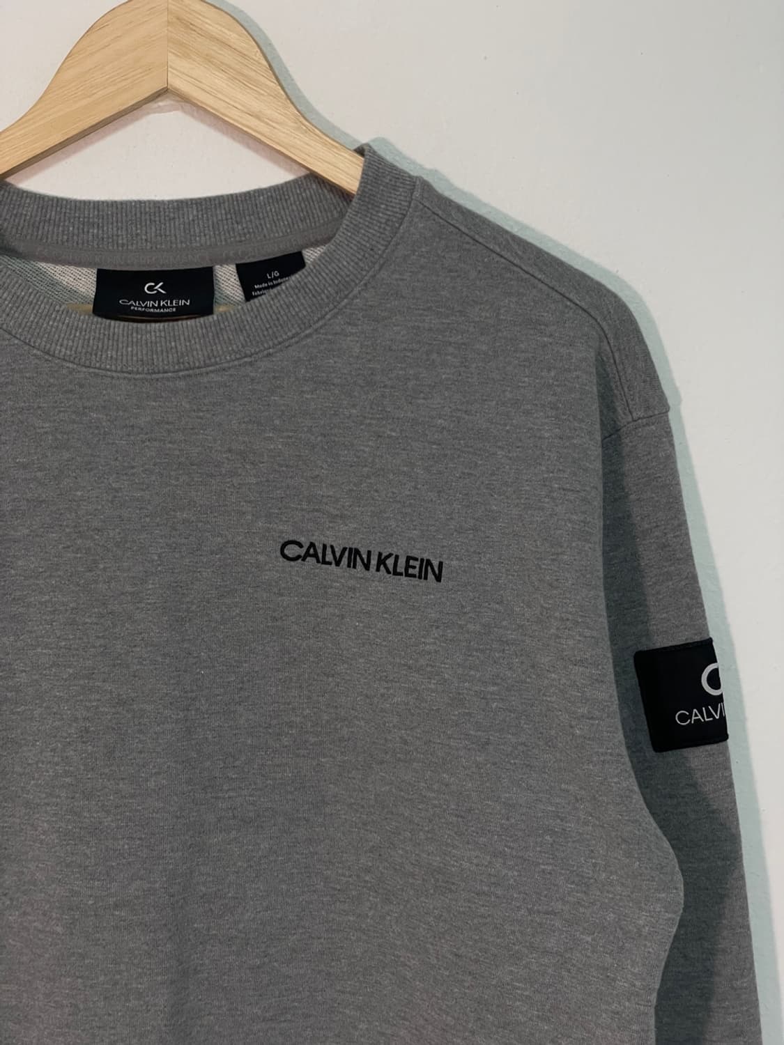 캘빈클라인 그레이 와펜 맨투맨 상품이미지5