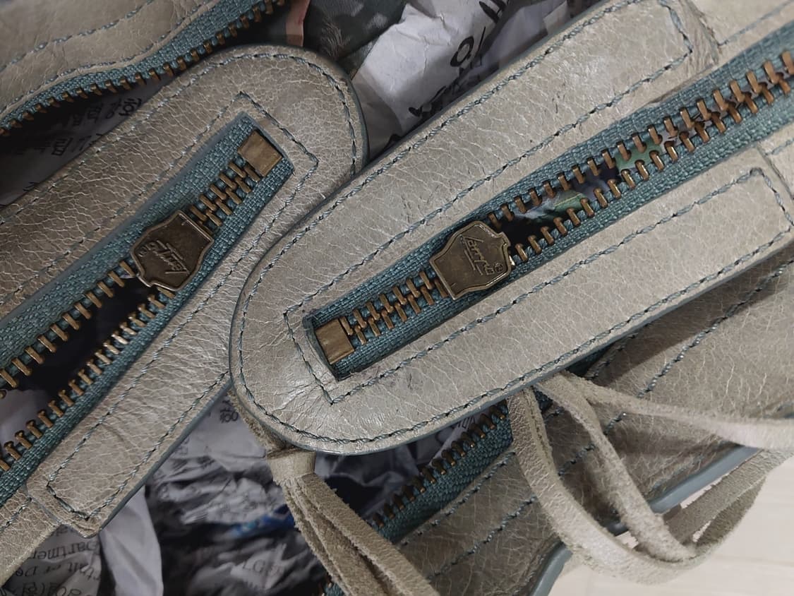 마지막가격 !! [정품] 발렌시아가 클래식 시티 모터백 (연그레이+민트) 상품이미지10