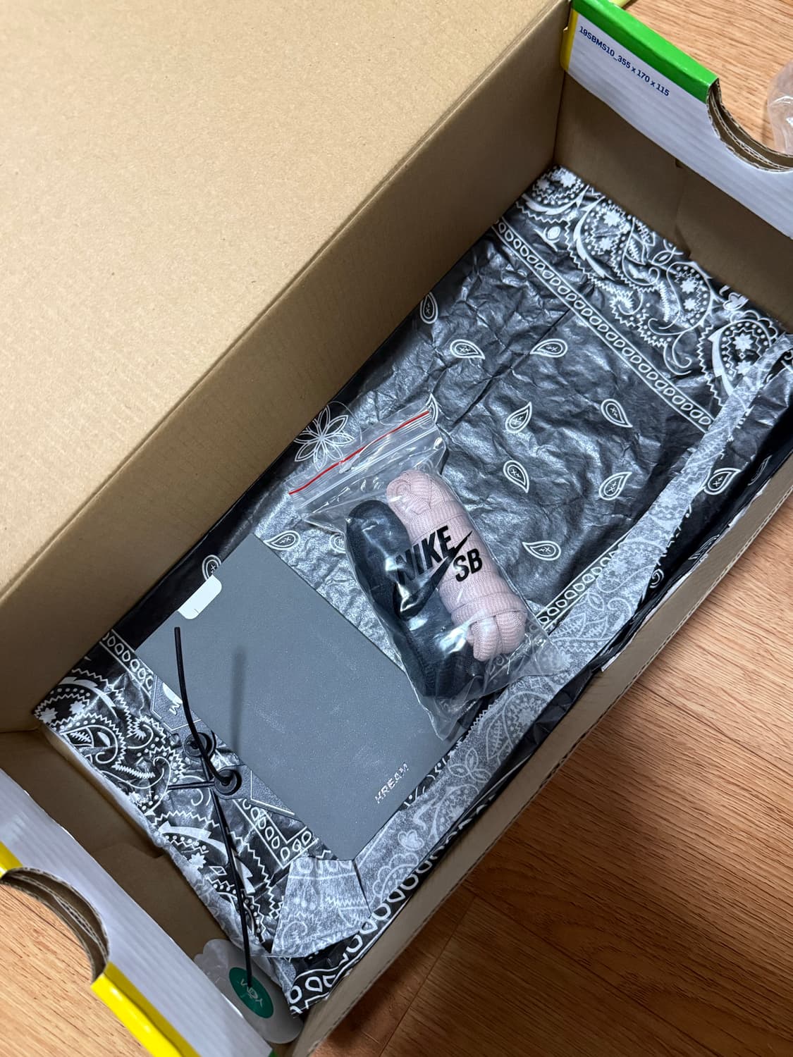 [250] 나이키 x 트래비스 스캇 SB 덩크 로우 상품이미지8