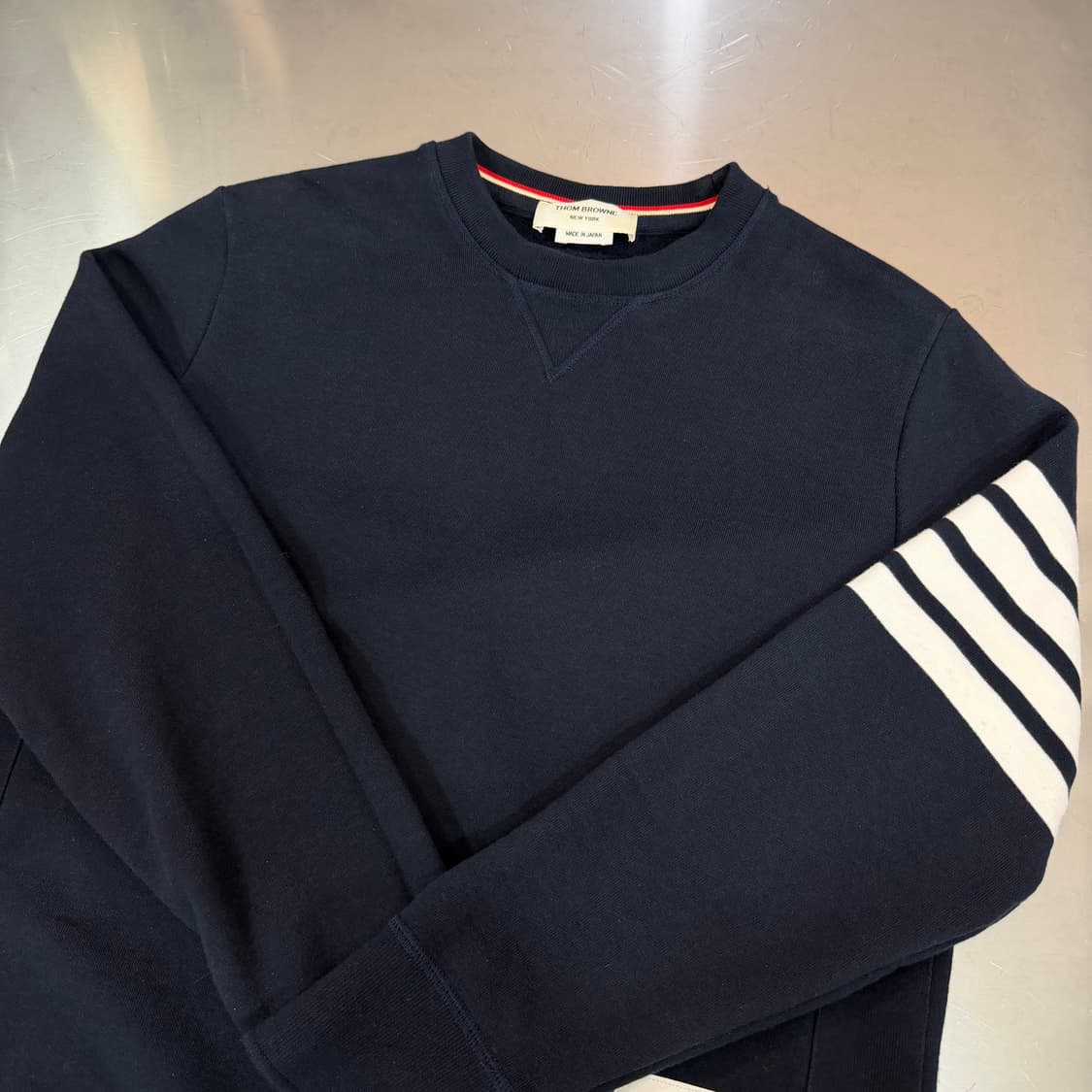 [리오브전포점] 톰브라운 사선 완장 자수 맨투맨 상품이미지3