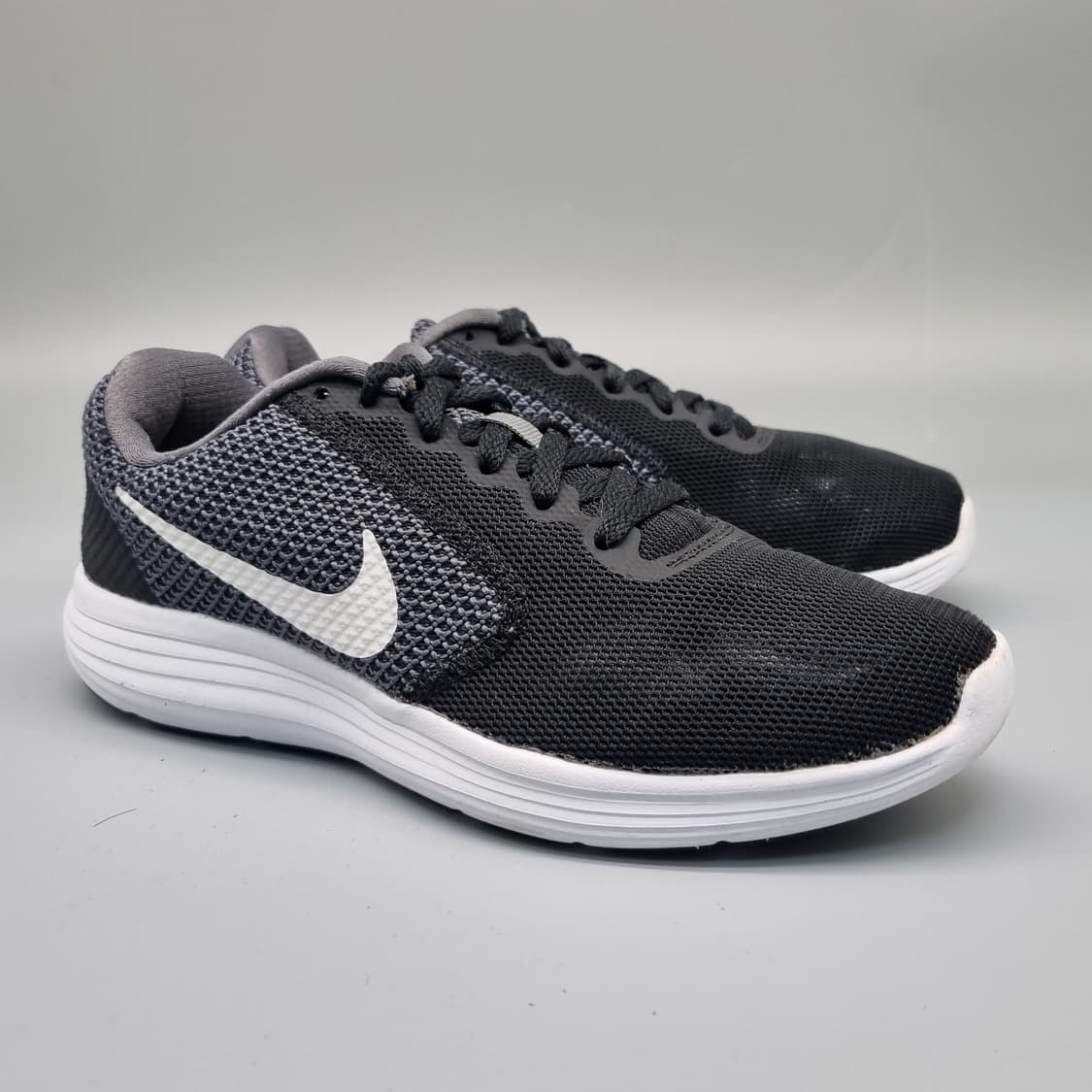 나이키 레볼루션 3 여성운동화235  상품이미지1