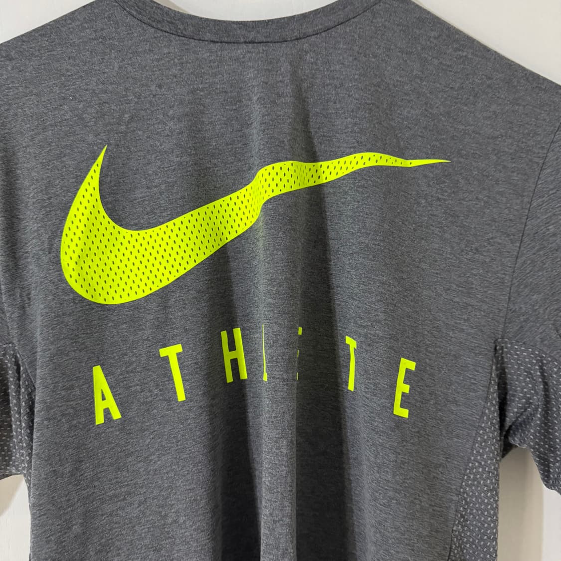나이키 그레이 형광 빅스우시로고 기능성 반팔티 🩶🍀 상품이미지4