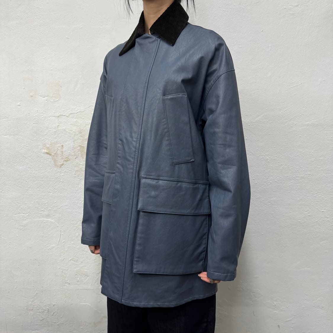 센스오브플레이스 다크블루컬러 에코 레더 집업 스냅버튼 레더 코트 상품이미지1