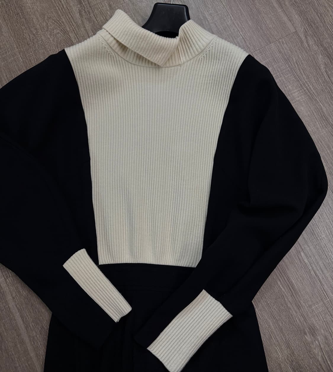 [시스템] 19FW 백 플리츠 니트 원피스 (SY1J9WDR621W) 상품이미지4