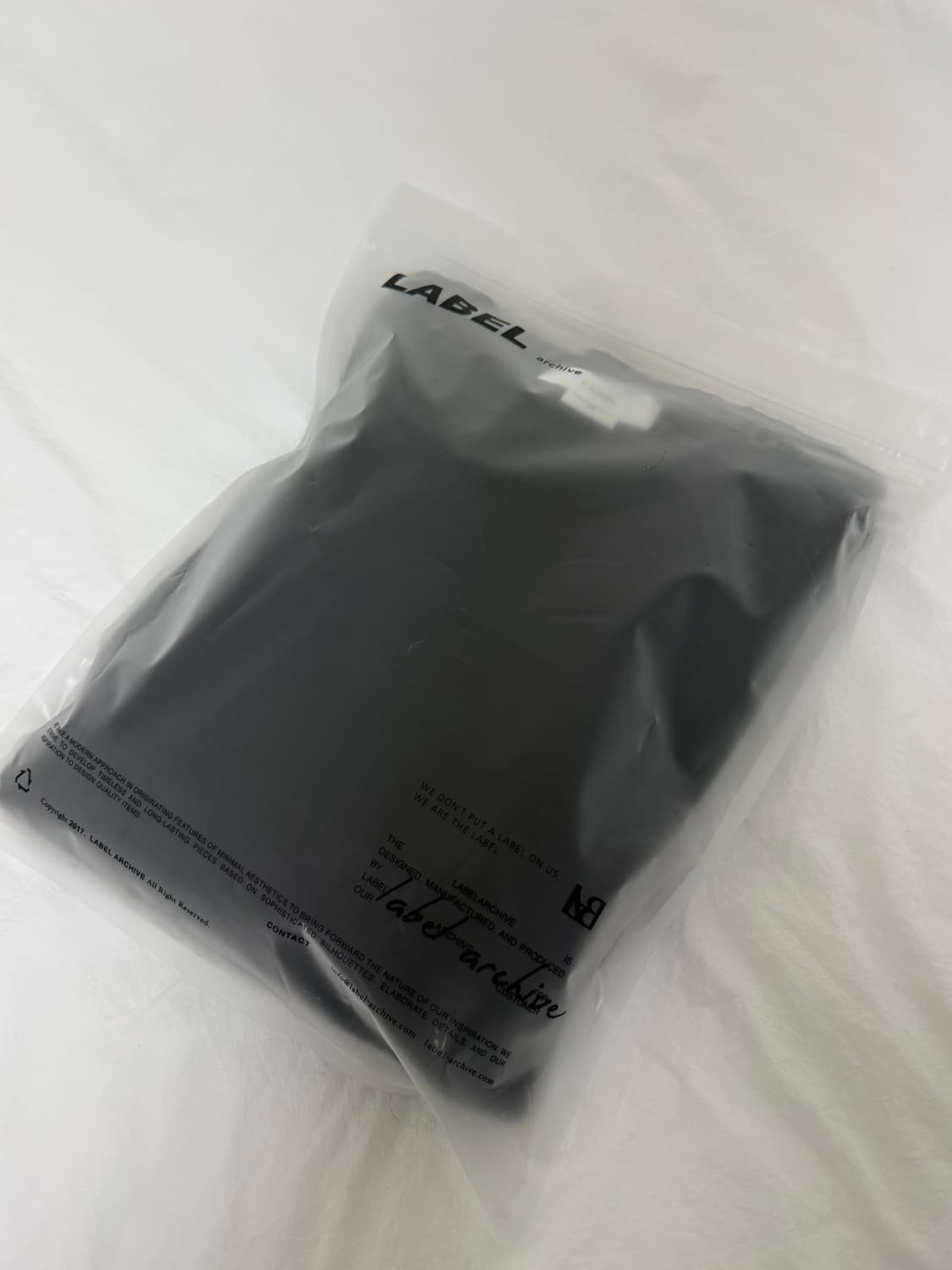 [새상품] 라벨아카이브 울 숄더 버튼 니트 판매합니다 상품이미지2