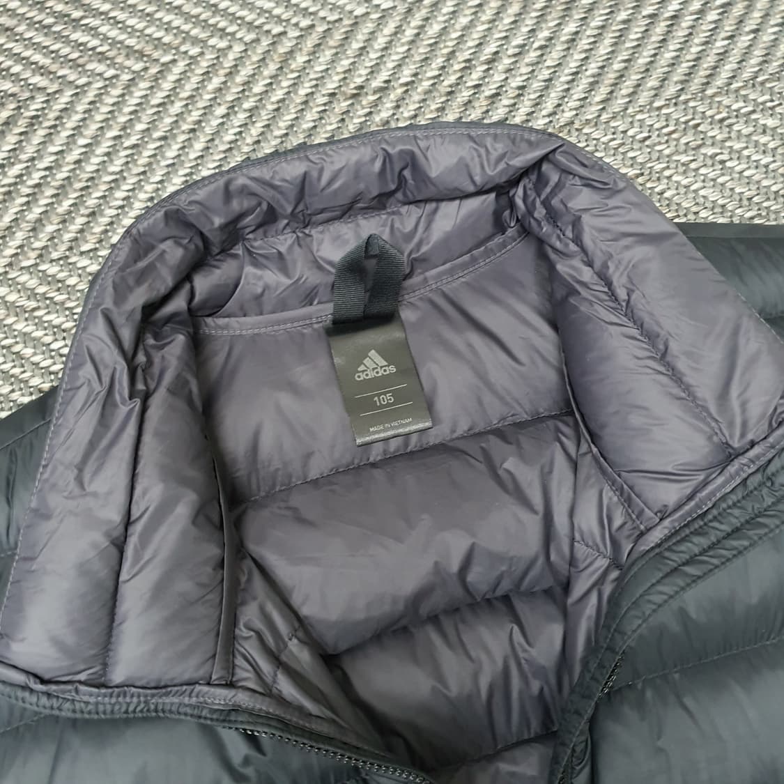 아디다스 오리털 경량패딩 남자105 상품이미지2