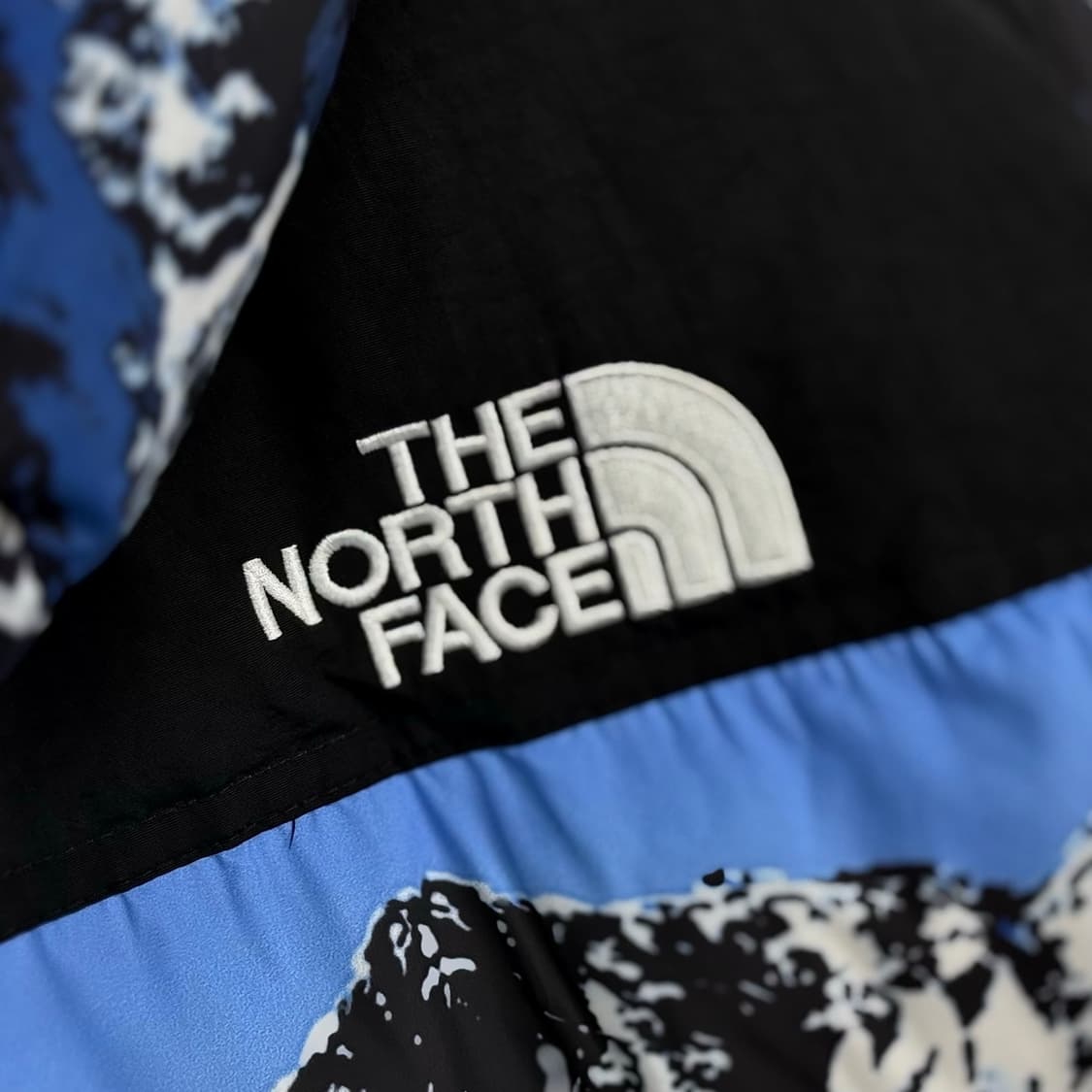 슈프림 x 노스페이스 마운틴 발토로 자켓 블루 화이트 - 17FW 상품이미지5