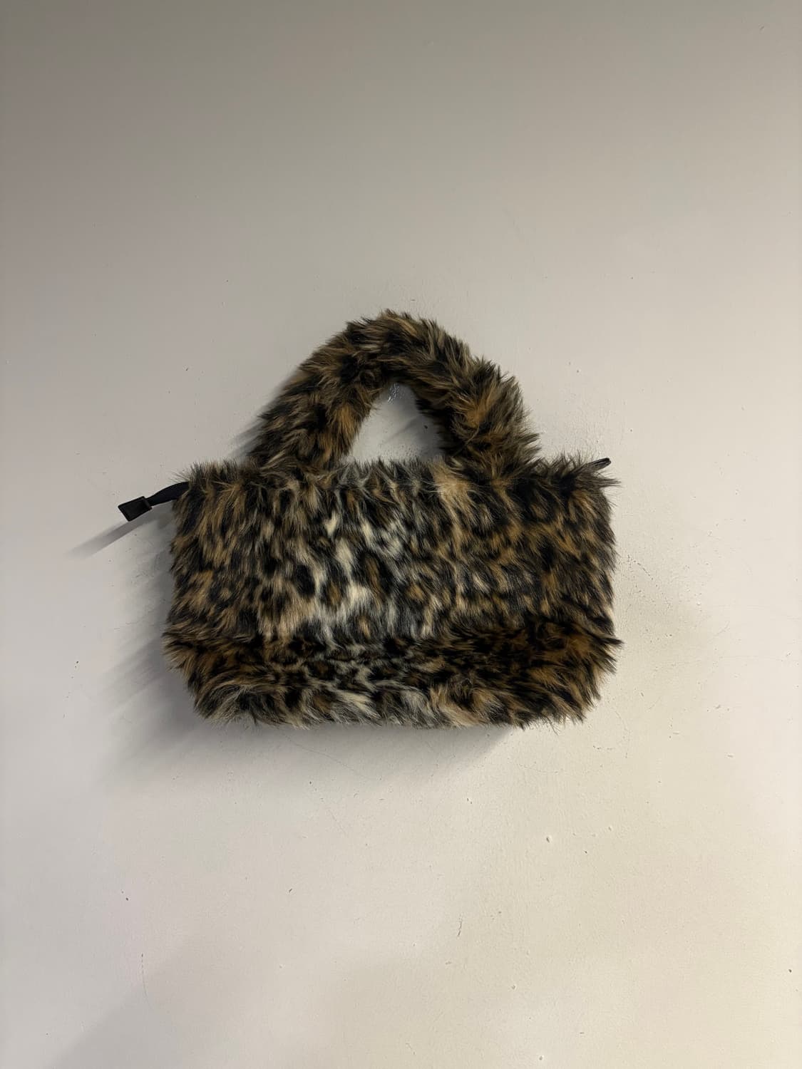 Y‘SACCS faux fur hand bag -5 (room) 상품이미지5