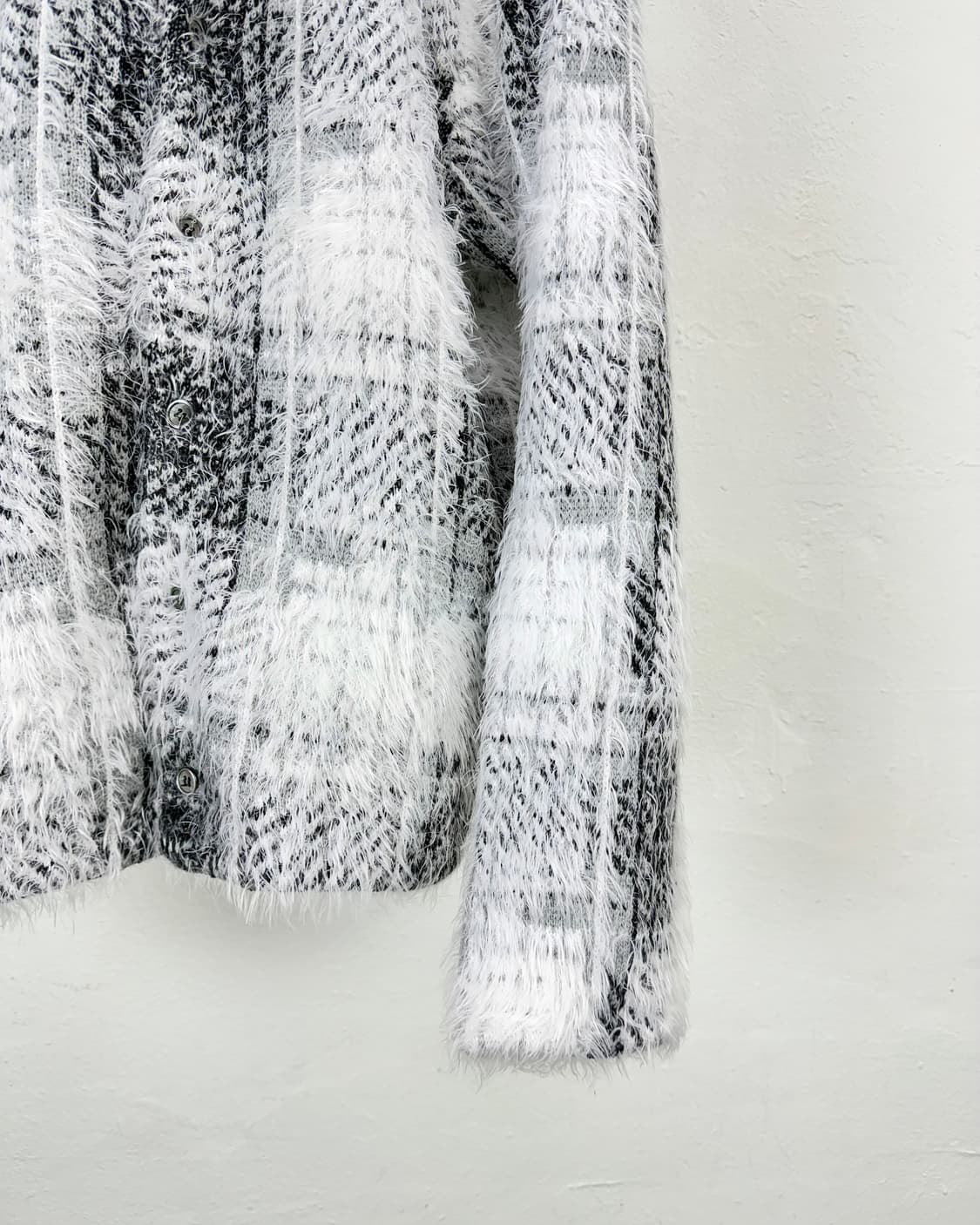 스투시 23fw 헤어리 플래드 가디건 화이트 상품이미지6