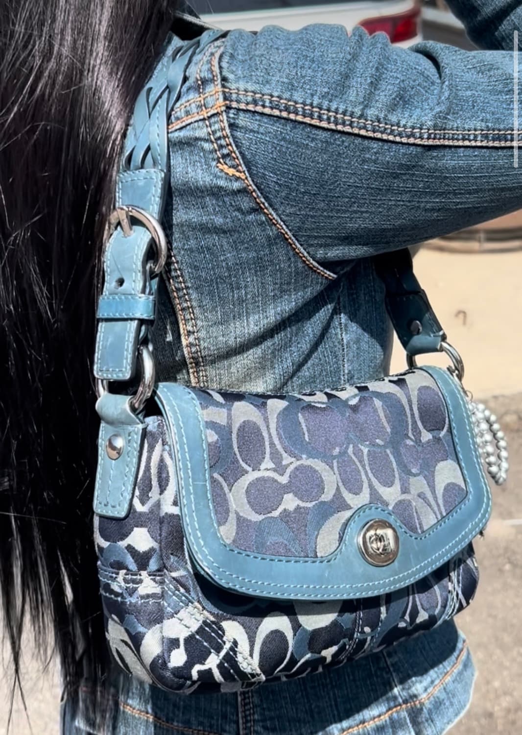 코치 데님 솔더백 상품이미지1