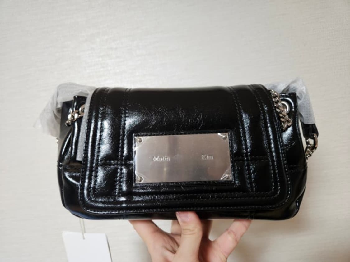 (새상품)마뗑킴 글로시 퀼팅 스몰 체인백 블랙 마땡킴 상품이미지3