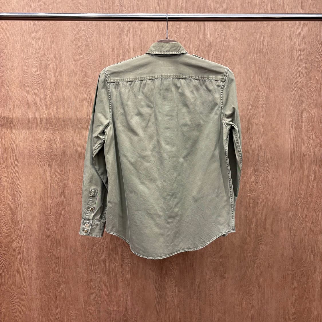 폴로 랄프로렌 코튼 셔츠 숄더 에폴렛 밀리터리 패치 자수 디테일 카키 상품이미지3