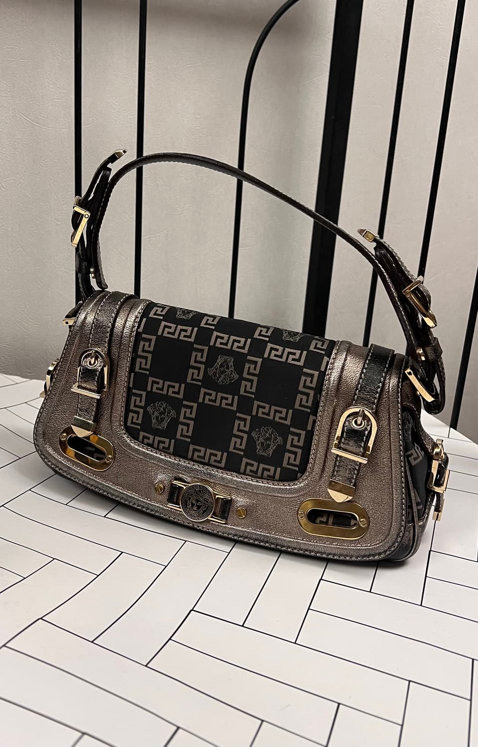 90s versace 베르사체 메두사 자카드 클래식 숄더백 핸드백 상품이미지1