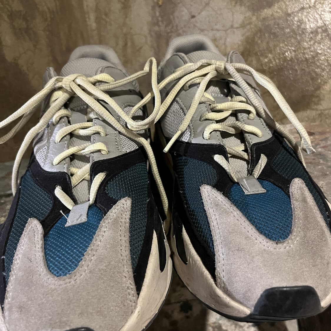 아디다스 이지부스트 700 웨이브 러너 상품이미지3