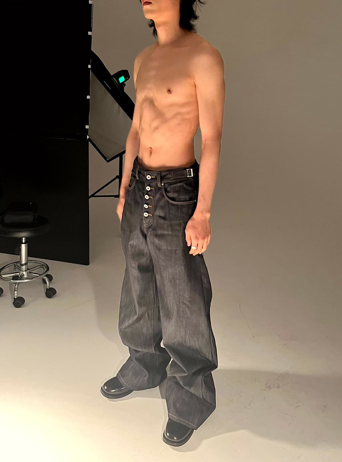 비엑세스 TRIBAL RAW DENIM LOOSE PANTS  상품이미지1