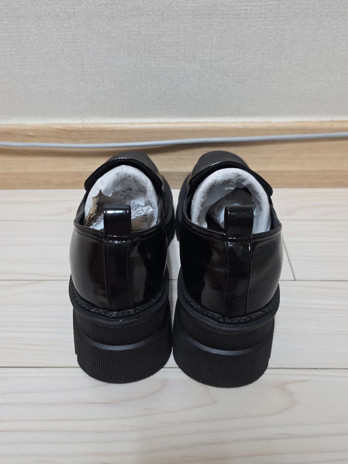 코모레비뮤지엄 에나멜 로퍼 230 상품이미지3