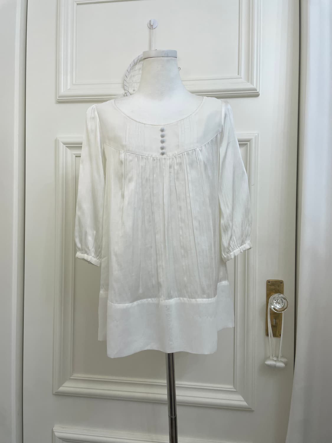 ivory puff satin pleats blouse 상품이미지1