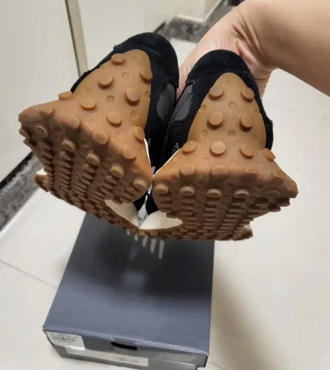 뉴발란스 327 문빔 블랙 W235 상품이미지10