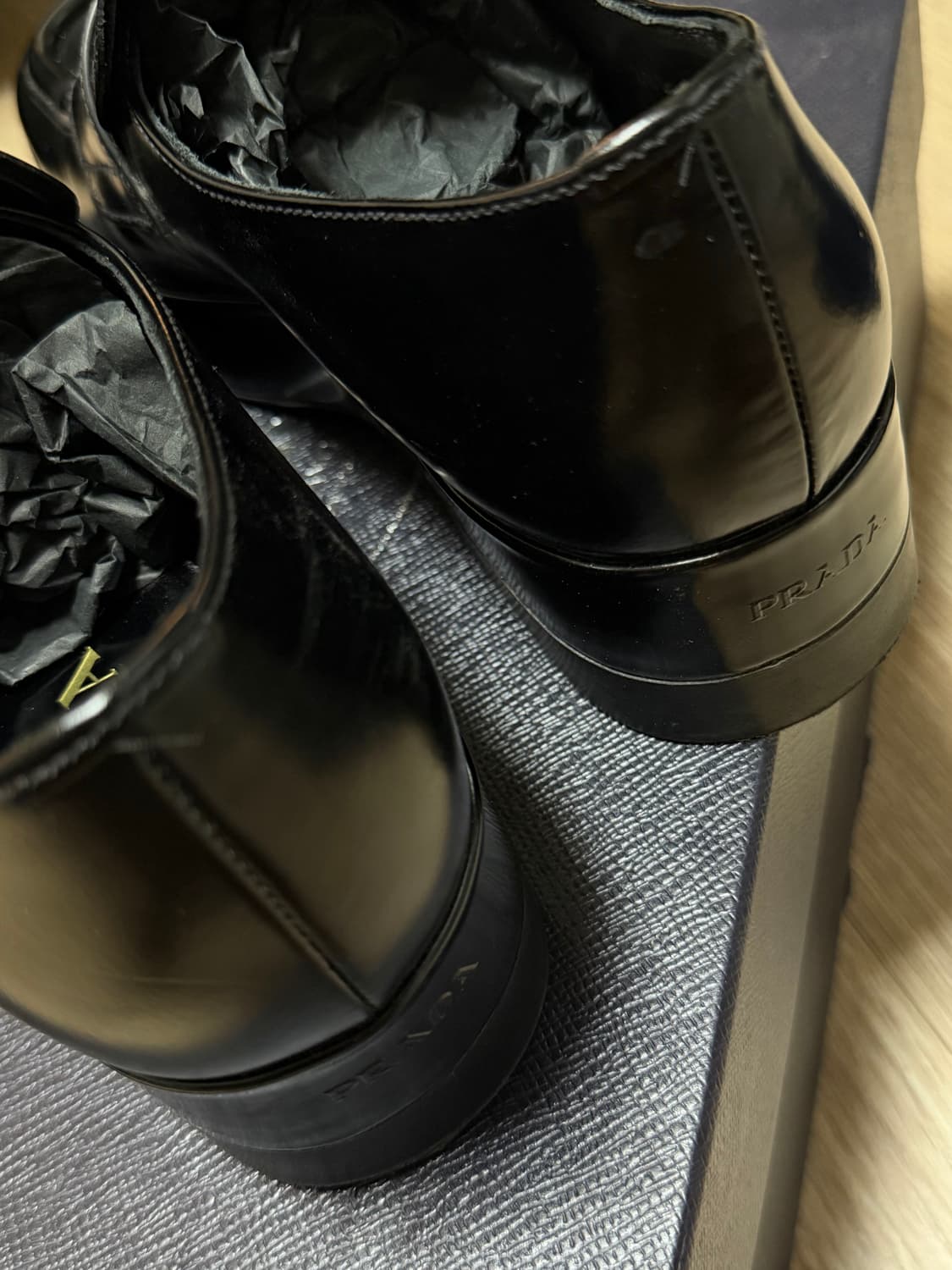 PRADA 프라다 브러시드 삼각로고 로퍼 250 상품이미지3