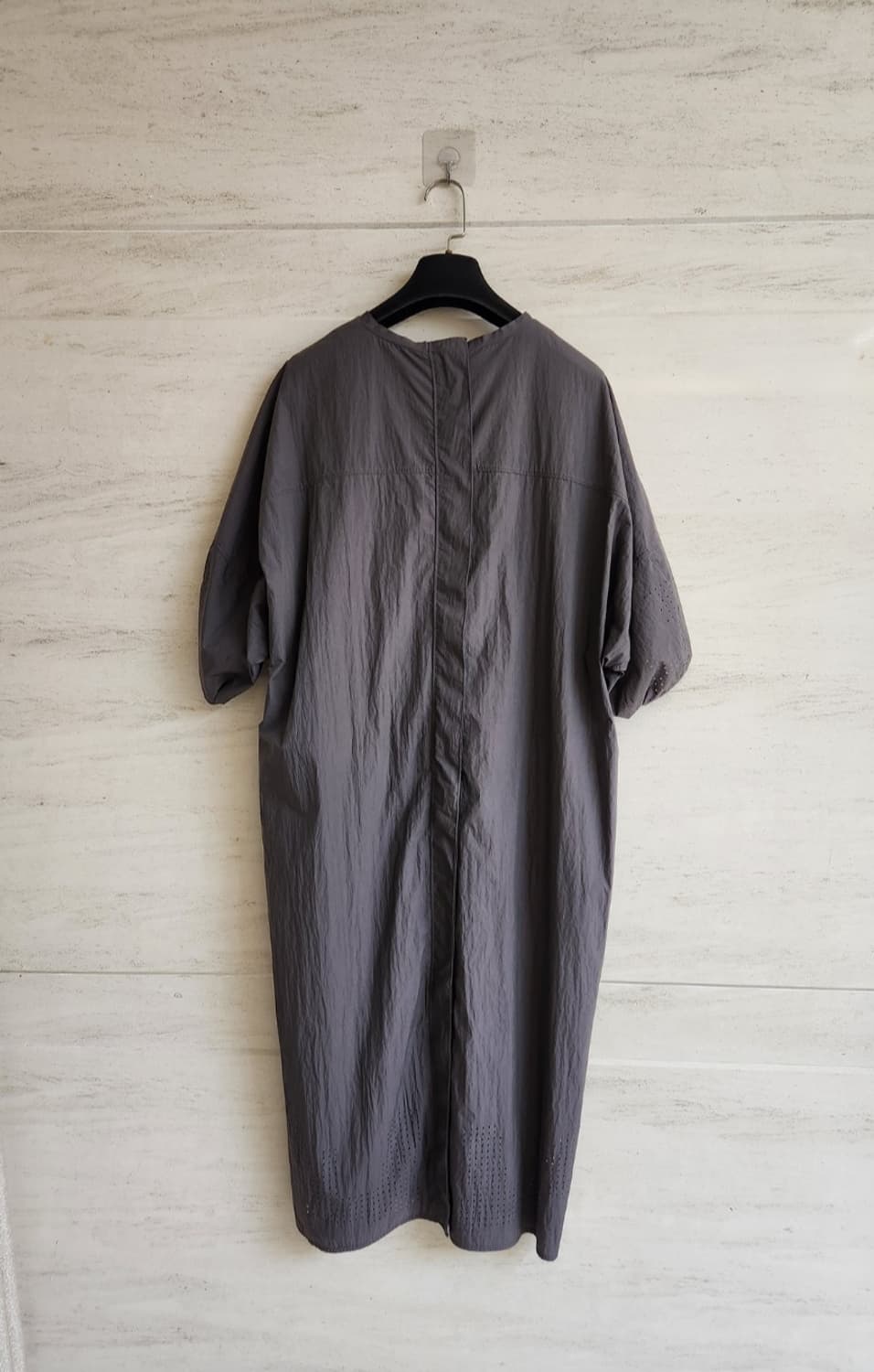 한섬 래트바이티 펀칭디테일 원피스 66사이즈 상품이미지3