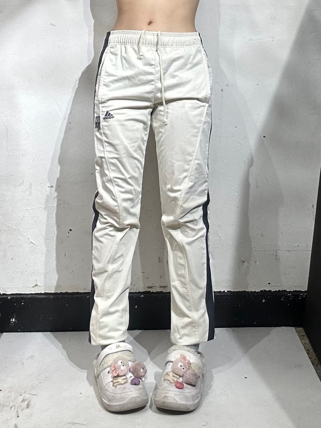 아디다스 화이트 블랙 삼선 스몰 로고 트레이닝 팬츠 추리닝 바지 XS 상품이미지2