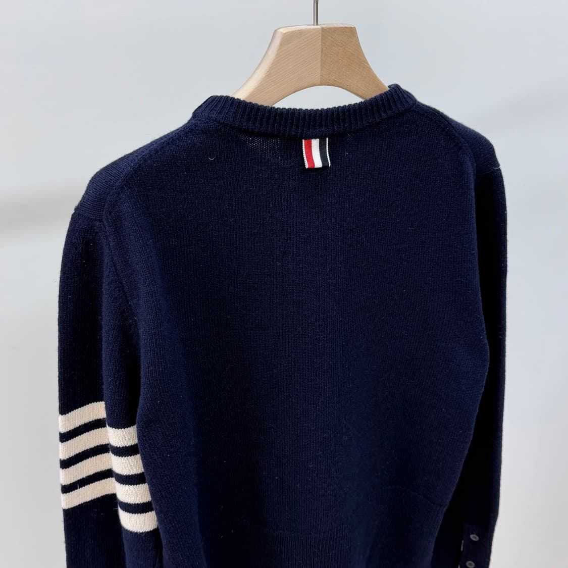 [S+급/2] 톰브라운 사선완장 크루넥 울 니트 네이비 상품이미지6