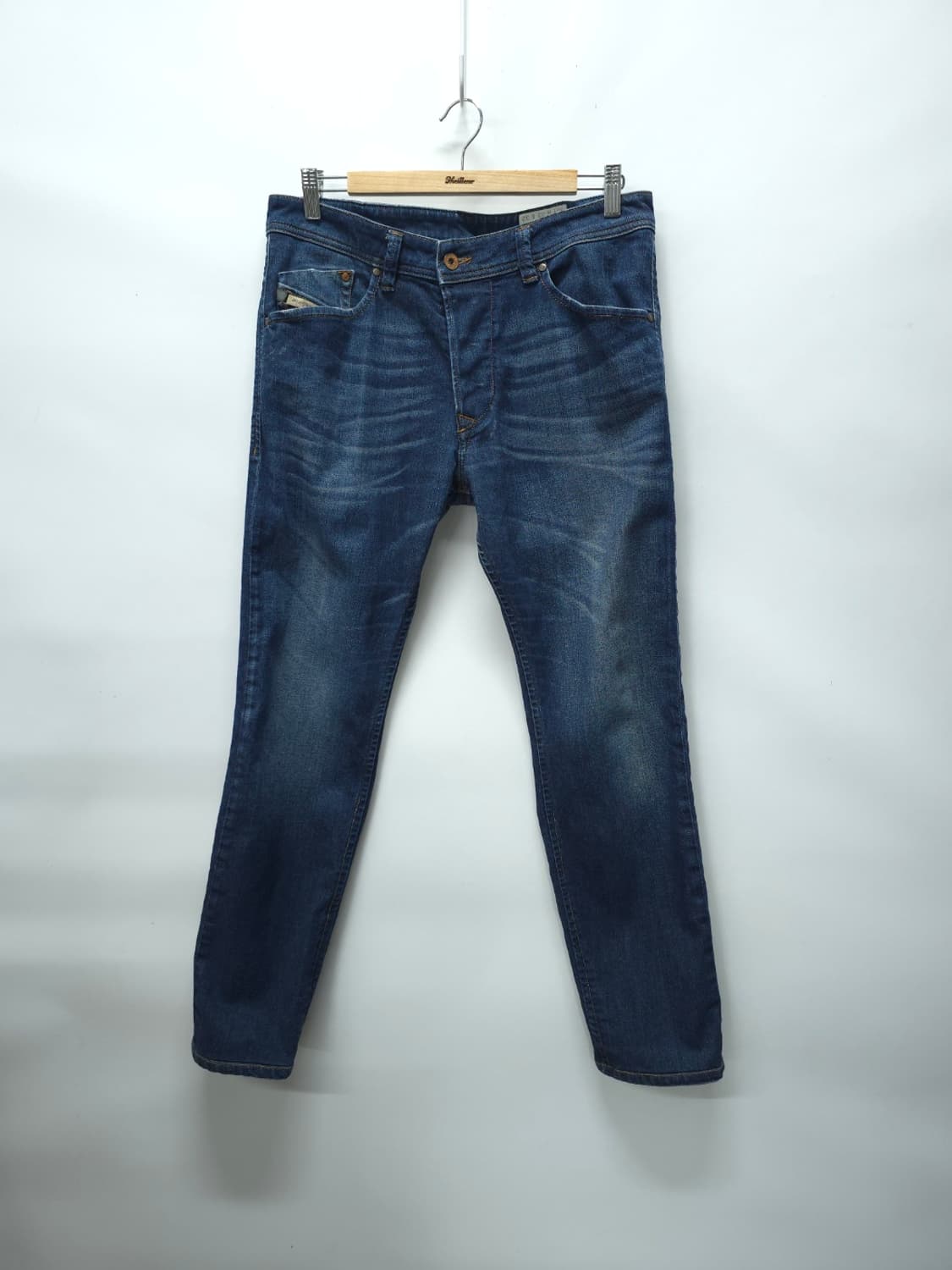 디젤 DARRON 레귤러 슬림 테이퍼드 데님 팬츠(32) 상품이미지1