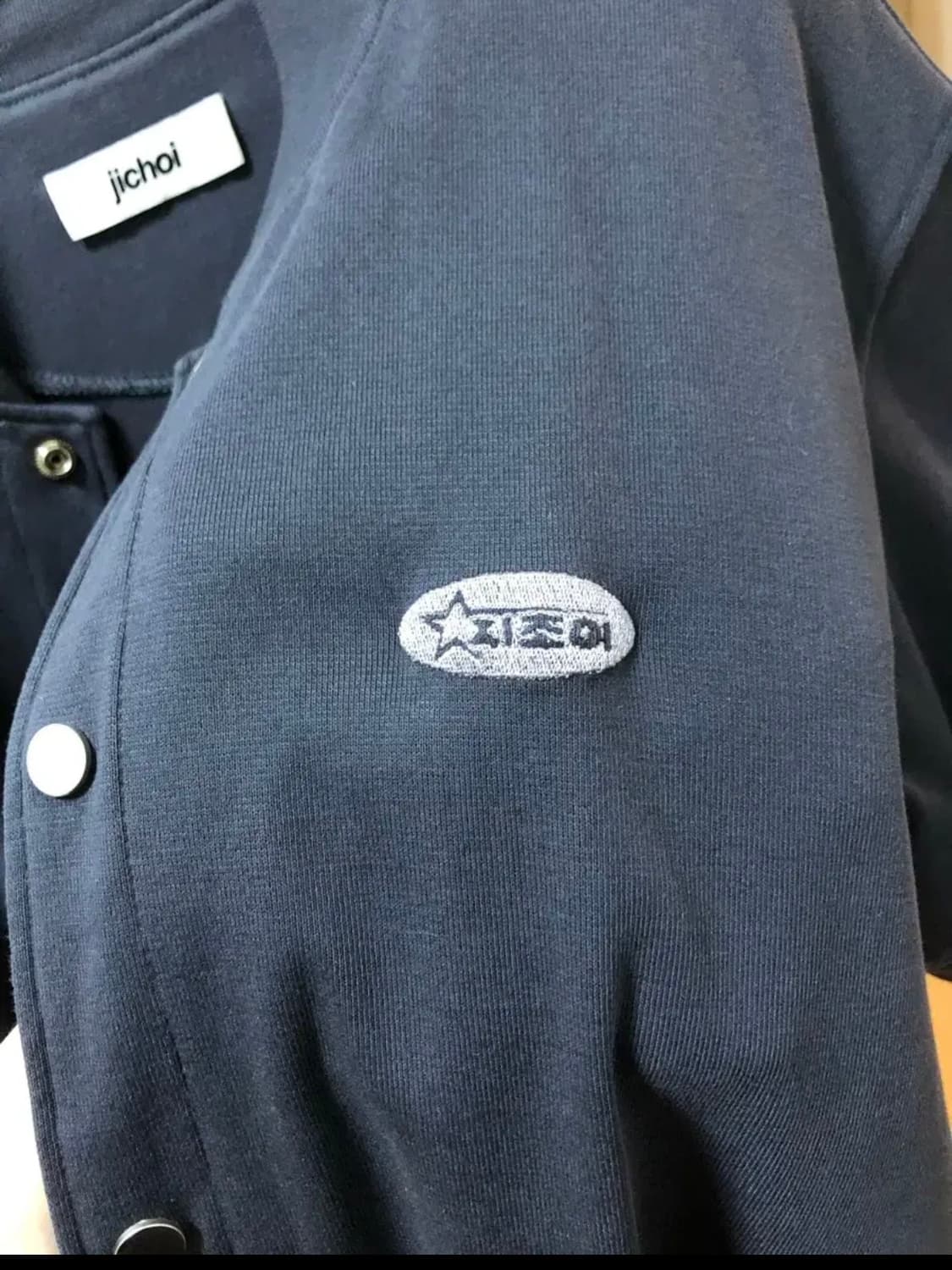 지초이 SHORT SLEEVE VARSITY GRAPHITE ss23 상품이미지3