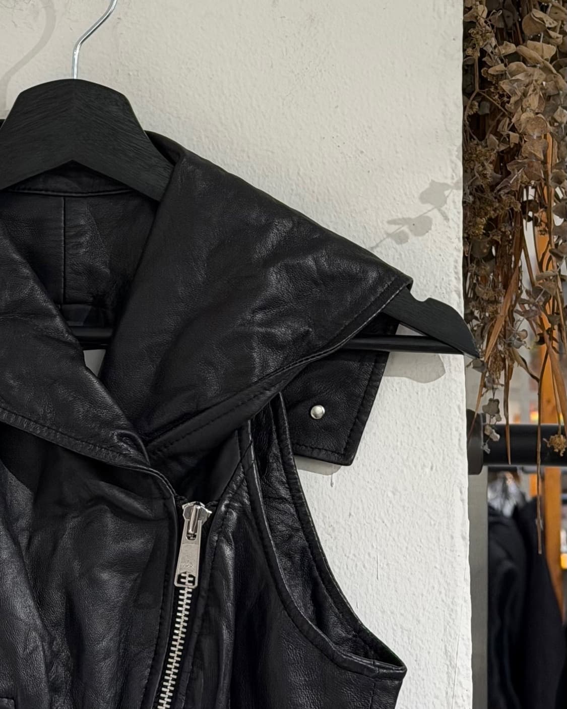 장 폴 고티에 블랙 램스킨 크롭 베스트 자켓 상품이미지3